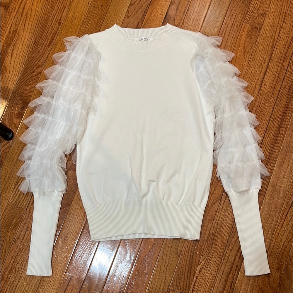 White Sweater with Ruffled Sleeves Size Small